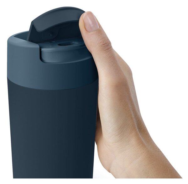 Anytracytowo-granatowy kubek podróżny 450 ml Sipp – Joseph Joseph