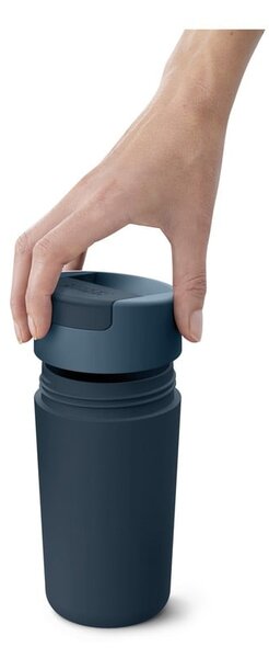 Anytracytowo-granatowy kubek podróżny 450 ml Sipp – Joseph Joseph