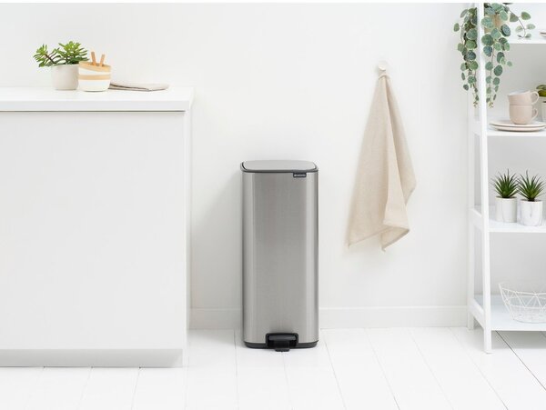 Stalowy kosz na śmieci z pedałem w kolorze matowego srebra 30 l Bo – Brabantia