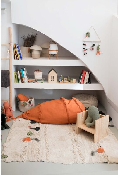 Zielony/pomarańczowy dziecięcy worek do siedzenia Cathy the Carrot – Lorena Canals