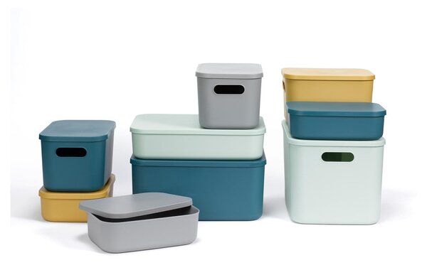 Jasnozielony plastikowy pojemnik z pokrywką 24,5x18x15 cm – Homéa