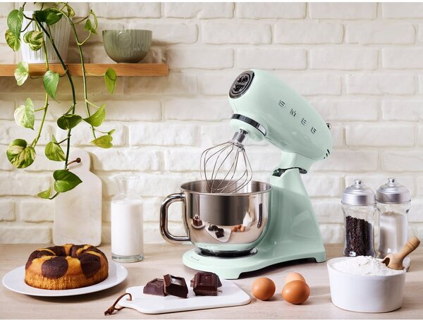 Jasnozielony robot kuchenny Retro Style – SMEG