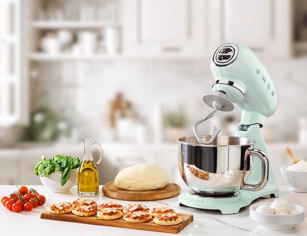 Jasnozielony robot kuchenny Retro Style – SMEG