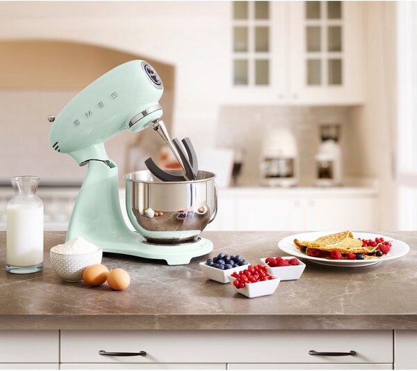 Jasnozielony robot kuchenny Retro Style – SMEG