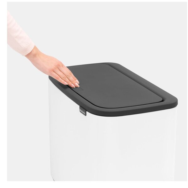 Biały stalowy kosz na śmieci do segregacji odpadów otwierany na dotyk 33 l Bo Touch Bin – Brabantia