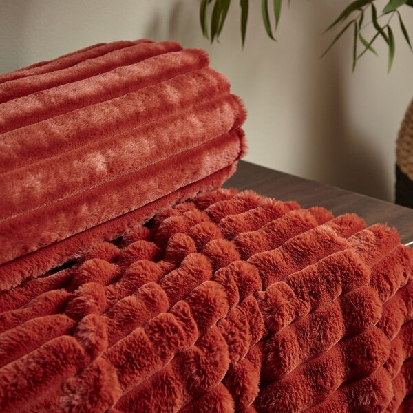 Koc z mikropluszu 130x170 cm Cosy Ribbed – Catherine Lansfield