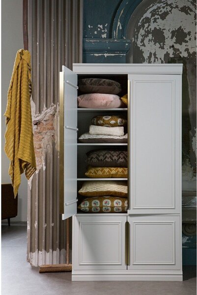 Jasnoszara szafa z litego drewna sosnowego 110x215x44 cm Organize – WOOOD