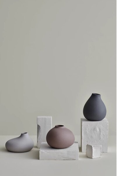 Ciemnoszary porcelanowy wazon (wysokość 17 cm) Nona – Blomus