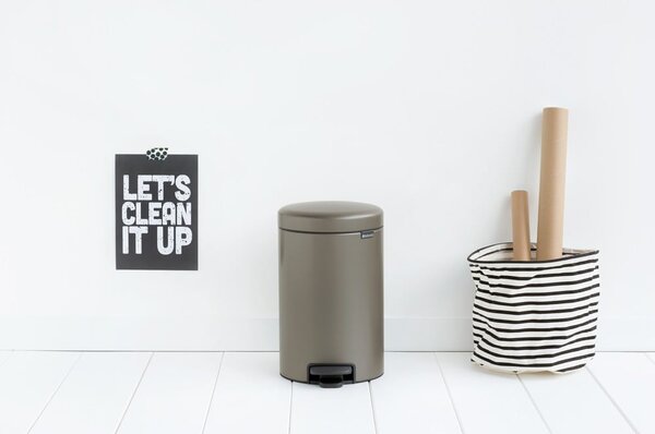Szary stalowy kosz na śmieci z pedałem 12 l NewIcon – Brabantia