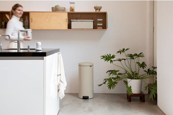 Beżowy stalowy kosz na śmieci z pedałem 30 l NewIcon – Brabantia