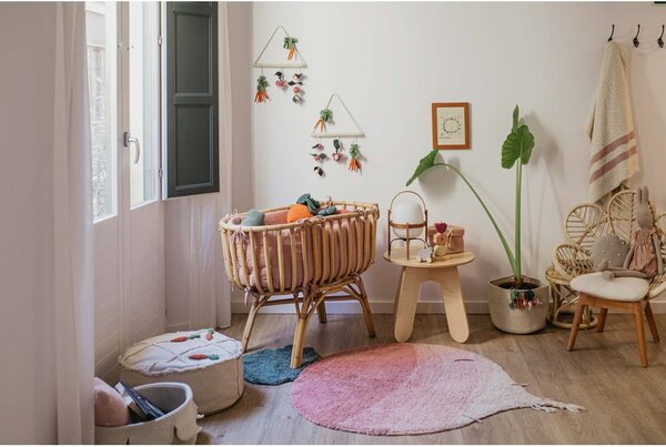 Różowy bawełniany dywan dziecięcy tkany ręcznie odpowiedni do prania 100x150 cm Ramona the Radish – Lorena Canals