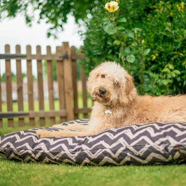 Czarne legowisko dla psów 50x70 cm Outdoor Bed Barn Raven Black S – P.L.A.Y