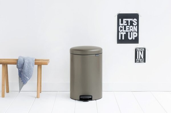 Szary stalowy kosz na śmieci z pedałem 20 l NewIcon – Brabantia