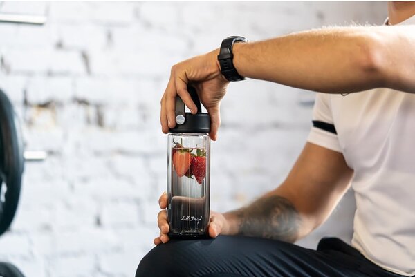 Czarna szklana butelka 350 ml Fuori – Vialli Design