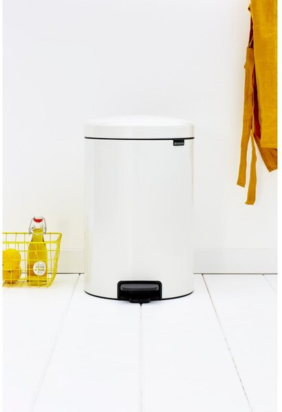 Biały stalowy kosz na śmieci z pedałem 20 l NewIcon – Brabantia