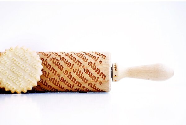 Drewniany grawerowany wałek do ciasta Valek Made with Love