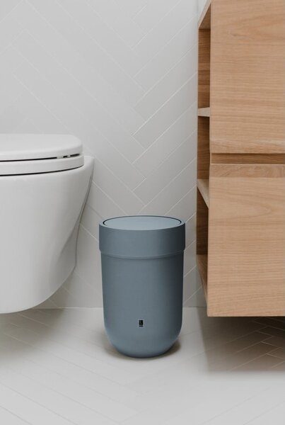 Niebieski plastikowy kosz na śmieci 6 l Touch – Umbra