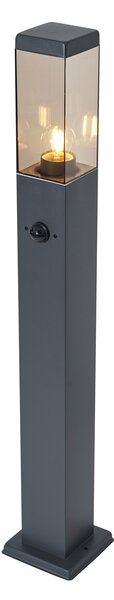 Lampa zewnętrzna ciemnoszara z przydymionym szkłem 80 cm IP44 z gniazdem i czujnikiem ruchu - Malios