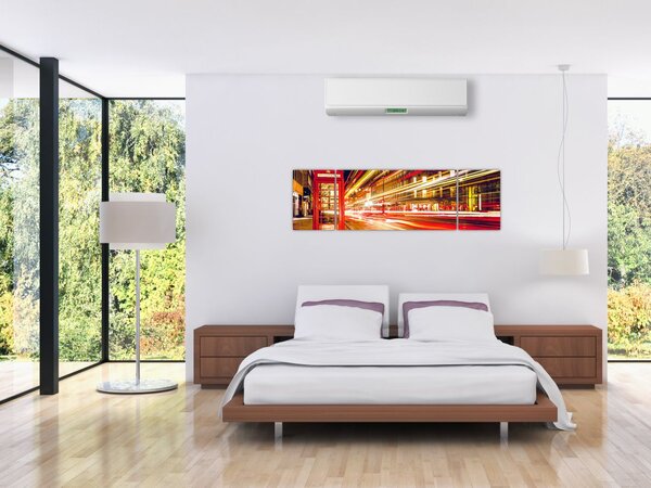 Obraz - czerwona budka telefoniczna (170x50 cm)
