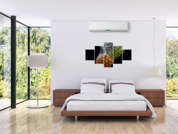 Obraz ananasa w wodzie (125x70 cm)