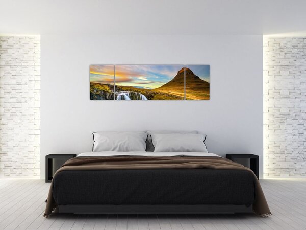 Zdjęcie góry i wodospadów na Islandii (170x50 cm)