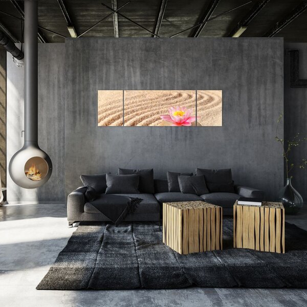 Obraz kamienia z kwiatem na piasku (170x50 cm)