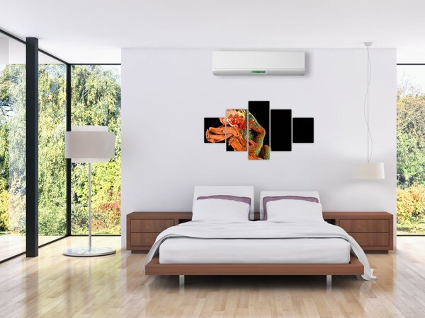 Obraz kameleona na gałęzi (125x70 cm)