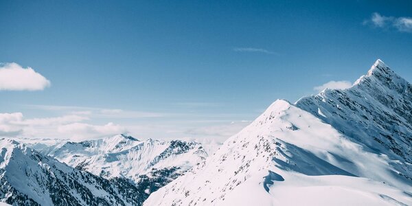 Obraz góry pokryte śniegiem