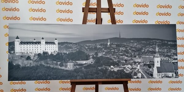 Obraz wieczór w Bratysławie w wersji czarno-białej