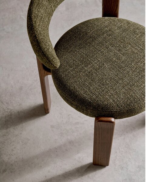 Krzesło z litego drewna jesionowego w kolorze khaki i brązowym Granite – Kave Home