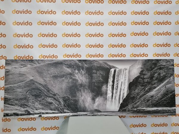 Obraz ikoniczny wodospad Islandii w wersji czarno-białej