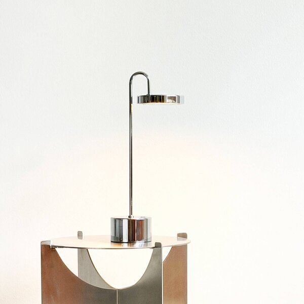 Dyberg Larsen Lampa stołowa MOOVELIGHT, możliwość ściemniania, chromowy / srebrny, salon / jadalnia, metal, design