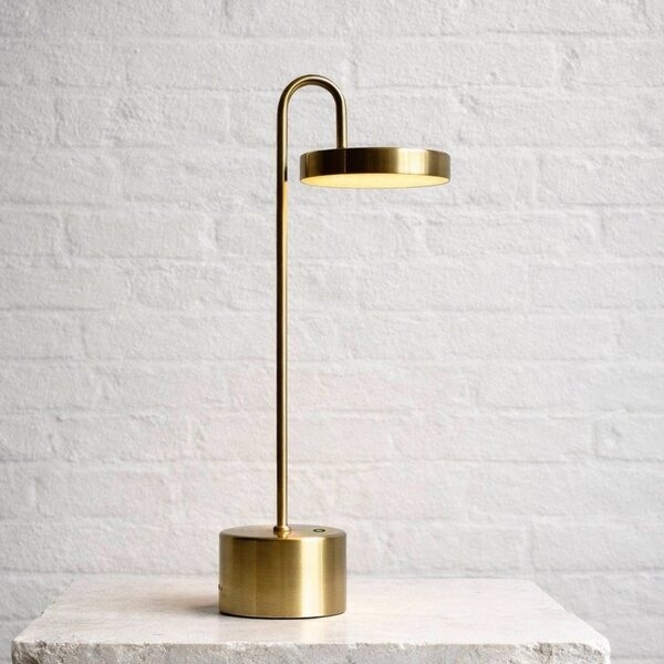 Dyberg Larsen Lampa stołowa MOOVELIGHT, możliwość ściemniania, mosiężny / złoty, salon / jadalnia, metal, design