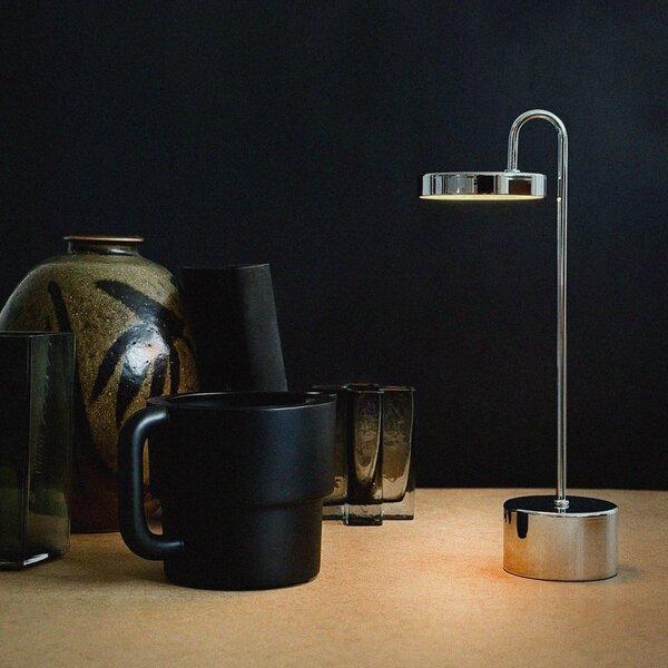 Dyberg Larsen Lampa stołowa MOOVELIGHT, możliwość ściemniania, chromowy / srebrny, salon / jadalnia, metal, design