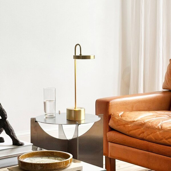 Dyberg Larsen Lampa stołowa MOOVELIGHT, możliwość ściemniania, mosiężny / złoty, salon / jadalnia, metal, design
