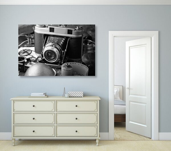 Obraz stary aparat fotograficzny w wersji czarno-białej