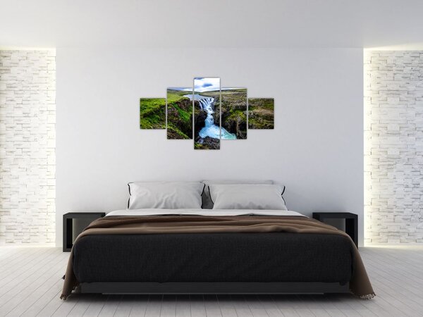 Obraz wodospadu między skałami (125x70 cm)