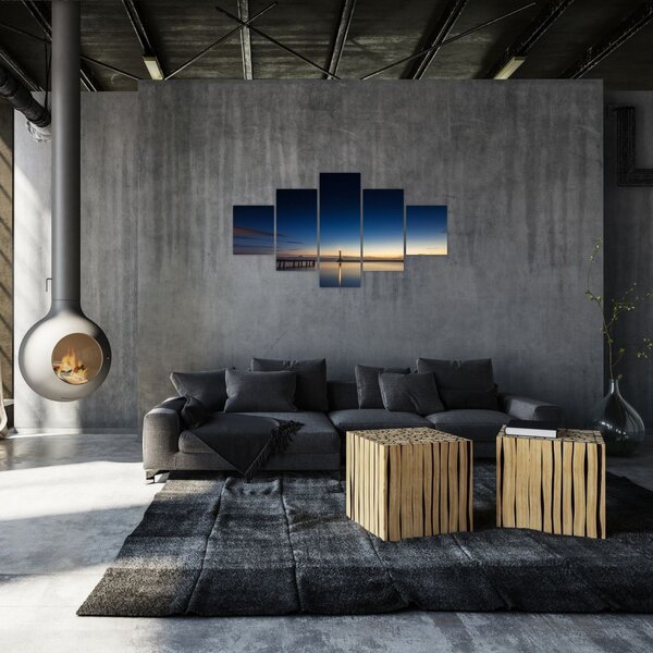 Obraz latarni morskiej w oddali (125x70 cm)