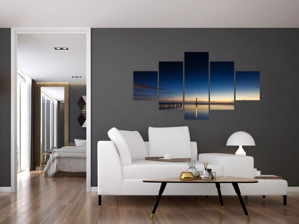 Obraz latarni morskiej w oddali (125x70 cm)