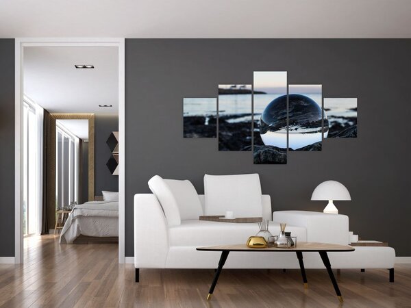 Obraz szklanej kuli na skale (125x70 cm)