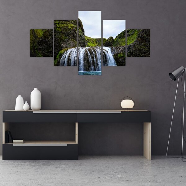 Obraz klifu z wodospadem (125x70 cm)