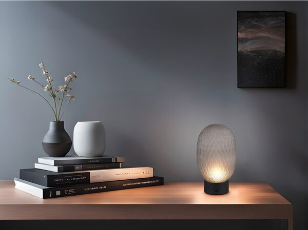 Lampa stołowa w kolorze matowej czerni ze szklanym kloszem (wysokość 28,5 cm) Facette – Trio