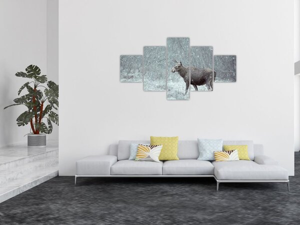 Obraz - Łoś w śnieżnym lesie (125x70 cm)