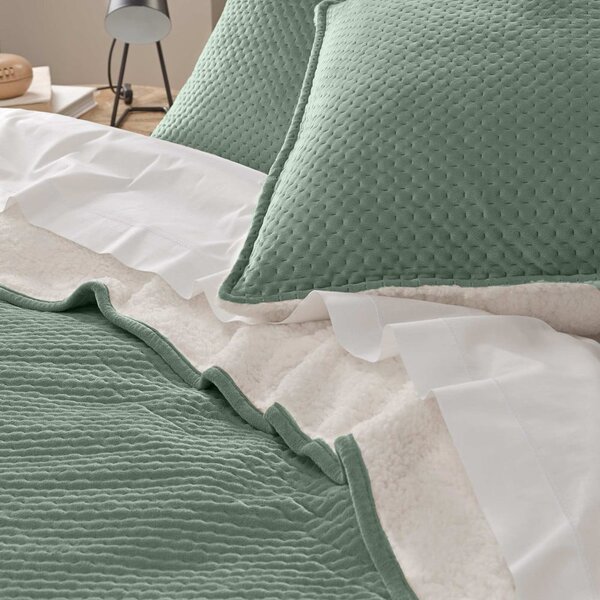 Zielony zestaw narzuty na łóżko i poszewki na poduszkę z materiału sherpa 220x240 cm Mylene – douceur d'intérieur