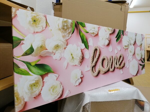 Obraz z napisem Love w romantycznym wzorze
