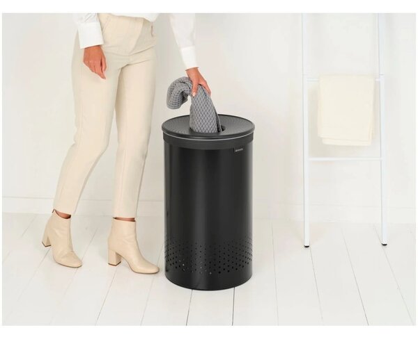 Metalowy kosz na pranie w kolorze matowej czerni 60 l – Brabantia