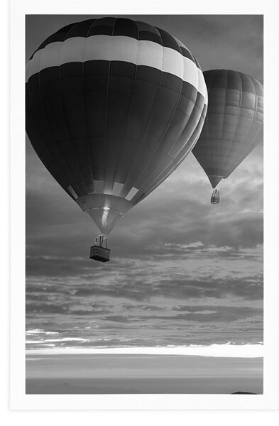 Plakat latające balony nad górami w czerni i bieli