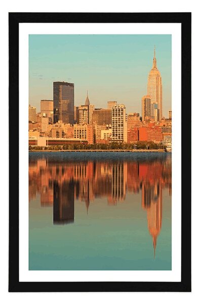 Plakat z passe-partout uroczy Nowy Jork odbity w wodzie