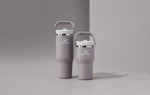 Jasnoszary termos ze stali nierdzewnej 410 ml IceFlow™ Flip Straw 2.0 Tumbler Ash – Stanley