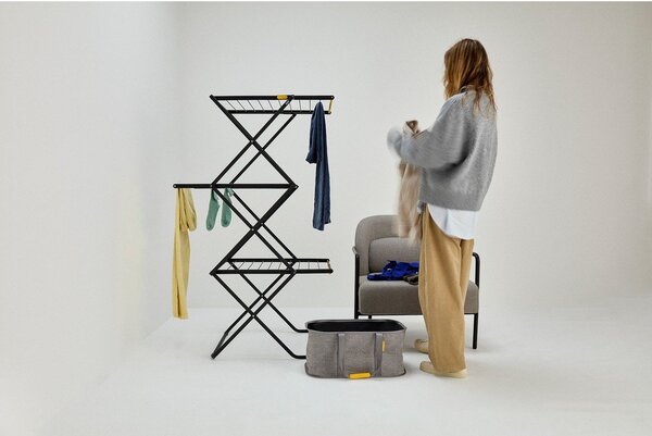 Czarna suszarka na pranie 16 m AirFrame – Joseph Joseph